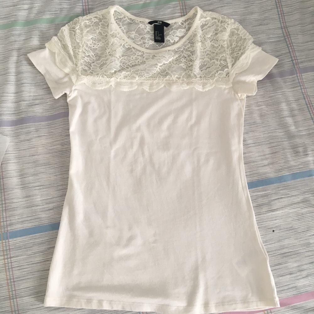H&M soft, laced top (PRICE IS NEGOTIABLE)